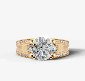 Anillo de Moissanita en Plata de Ley 925 con Baño de Oro Amarillo, Anillo de Compromiso Solitario Elegante y de Lujo, Clásico para Bodas y Fiestas - Product Image 1