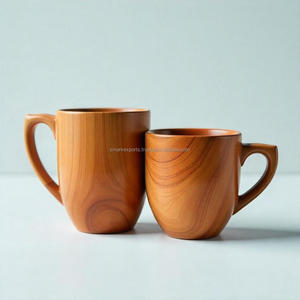 Tasse et tasse élégantes en bois naturel fabriquées à la main pour le thé, le café et les boissons chaudes avec un design écologique et durable - Product Image 5