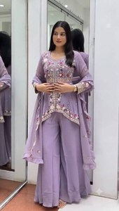 VISHNU K DESIGNS Traje de Fiesta Vintage para Mujer con Top, Pantalón, Dupatta y Bordado de Lentejuelas de Seda Rangoli de Secado Rápido - Product Image 2