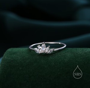 Bague Couronne en Argent Sterling, Bague Grappe, Bague Lotus, Bague Fleur, Bague CZ - Product Image 1