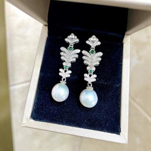 ต่างหูห้อยประดับมุกน้ำจืดทรงกลม S925 เงินแท้ คุณภาพสูง ขนาด 8.5-9 มม. ไร้ตำหนิ ดีไซน์ดอกไม้ - Product Image 1