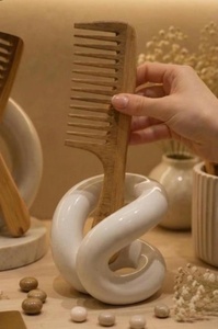 Peine de madera de Neem ayurvédico, ecológico, natural, para el cuidado del cuero cabelludo y el cabello, regalos y artesanías. - Product Image 3