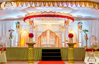 Mandap à double pilier pour mariage Gujarati, décoration de mariage sud-indienne, Mandap à double pilier pour mariages
