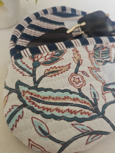 Étui à lunettes rectangulaire matelassé fait main Shree Balajee Garments à imprimé floral, pochette souple en coton pour femme, tendance - Product Image 5