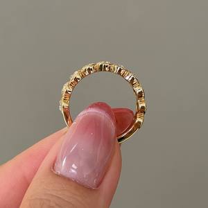 แหวนครึ่งวงกลมประดับเพชรทรงรี 15 เม็ด ผลิตในห้องปฏิบัติการ ดีไซน์ทันสมัยสำหรับผู้หญิง ฉลองครบรอบ วัสดุทองคำขาว 14 กะรัต - Product Image 6