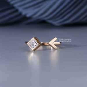 Anillo de Moissanita con Corte Princesa en Oro Amarillo de 14K para Mujer, Lujoso, 0.43 Quilates de Peso Total, 1.84 Gramos, Joyería Fina para Boda o Compromiso - Product Image 1