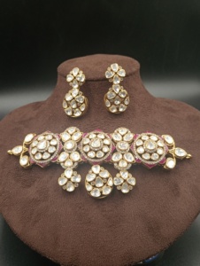 ชุดสร้อยคอทองคำชุบ Amaira Jewels ประดับพลอยสีเขียวแบบดับเบิ้ลท์ ดีไซน์รูปดอกไม้ สำหรับผู้หญิง เหมาะสำหรับงานหมั้น งานแต่งงาน เครื่องประดับหรูหรา - Product Image 3