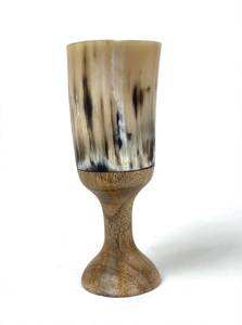 Vaso de Cerveza Vintage de Vidrio con Base de Madera para Fiestas - Product Image 1