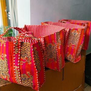 Lot en gros de sacs fourre-tout en coton écologiques, style bohème, imprimé tigre orange, avec deux poignées et ouverture facile - Product Image 4