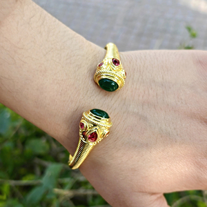 Bracelet bohème design en onyx vert et quartz rubis, plaqué or 18 carats, bracelet ouvert ajustable pour femmes et hommes - Product Image 2