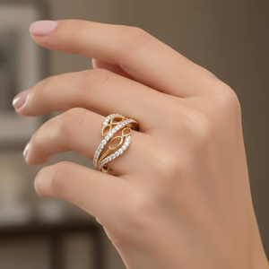 Elegante Anillo de Compromiso de Oro con Doble Hilera de Diamantes en Forma de Ola Infinita - Product Image 1