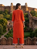 Tissu en rayonne respirant de qualité supérieure, texture lisse, tombé doux, matière polyvalente pour robes, kurtis, saris et conceptions de vêtements.