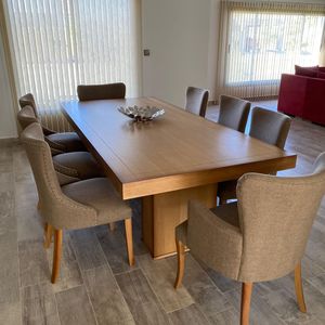 Ensemble de table à manger en bois minimaliste moderne avec chaises rembourrées pour appartement et hôtel, mobilier de salle à manger de luxe - Product Image 1