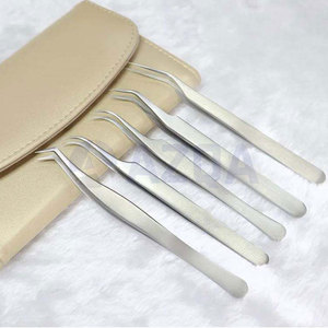 Kit professionnel de pinces à cils pour extensions, 4 pinces courbées, ciseaux, brosse, étui en cuir PU pour usage en salon - Product Image 4