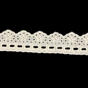 Dentelle brodée en coton blanc à œillets avec fente pour ruban – Bordure festonnée florale pour la couture, robes – Vente chaude - Product Image 1