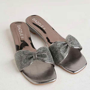 Sandalias Cómodas y Modernas con Diseño de Lazo, Antideslizantes, con Plantilla de Gel y Detalles Brillantes - Product Image 1