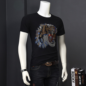 เสื้อยืดคอกลมแขนสั้นผ้าซาตินลายนูนสำหรับผู้ชาย ขายส่ง ผลิตจากโพลีเอสเตอร์/คอตตอน ผสมผสานกัน ระบายอากาศได้ดี เป็นมิตรกับสิ่งแวดล้อม - Product Image 2