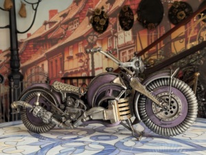 Sculpture de moto en fer Khang Hung Phat, style antique, art soudé, pièce décorative, finition violet et argent - Product Image 4