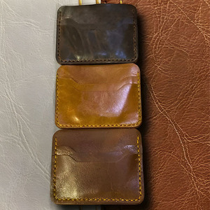 Portefeuille en cuir véritable fait main avec surpiqûres, texture exotique, plusieurs emplacements pour cartes, compartiments pour billets, style urbain - Product Image 4
