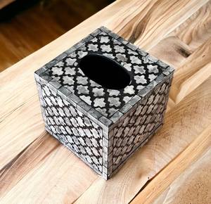 Elegante Porta Pañuelos con Incrustaciones de Nácar, Mosaico de Conchas Hecho a Mano, Pieza Decorativa de Lujo, Diseño Único - Product Image 4