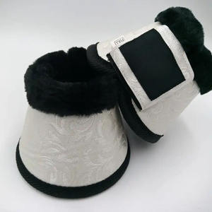 Juego de almohadillas de montura de alta calidad premium con botas para caballo, campanas para patas, riendas y cabestros. Venta al por mayor de elegantes conjuntos de almohadillas de montura ecuestres. - Product Image 5