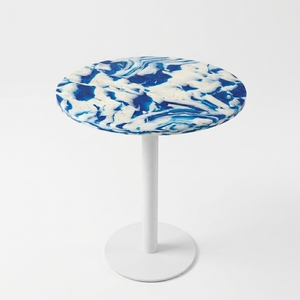 Mesa de Comedor de Plástico Reciclado, Diseño Moderno, Impermeable, Duradera, Ecológica, Apilable, para Uso en Exteriores, Sala de Estar, Hotel, Restaurante - Product Image 1