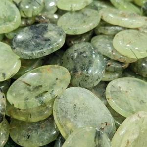 Qualité supérieure naturel Prehnite Worrystone cristal pouce pierre authentique Agate cadeau Folk poche pierre Art Style Technique - Product Image 4