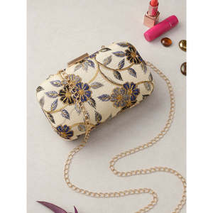 Sac à main de luxe fait main avec broderie perlée, motif bonbon, forme enveloppe, bandoulière chaîne, étanche, écologique, fermeture magnétique - Product Image 1
