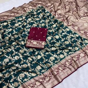 ผ้าไหมโดลาพรีเมียม VASTRA COTTAGE พร้อมลายปักดอกไม้ดิ้นทองหนักและขอบผ้าตัดกัน เหมาะสำหรับงานแต่งงานและงานเทศกาล - Product Image 1