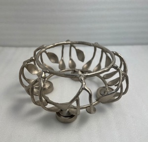 Porte-bougie décoratif en aluminium avec finition nickel pour une décoration festive et la création d'une ambiance lumineuse élégante - Product Image 5