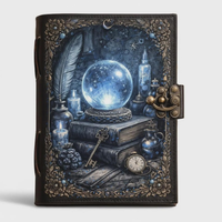 Carnet en cuir vintage avec boule de cristal, livre de sorts sorciers, grimoire gothique, journal à fermoir métallique, carnet d'écriture fantastique, Noël