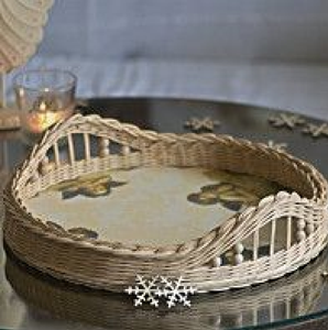 Juego de bandejas redondas de ratán tejido con base de incrustaciones de nácar natural y asas de cuero, disponible a precios de mayorista. - Product Image 3