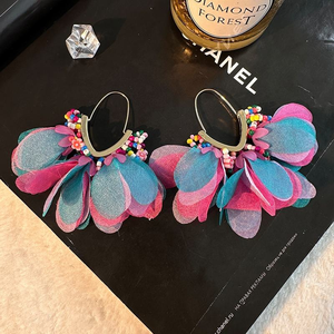 Pendientes de Plata con Diseño de Pétalos de Flor y Malla, Estilo Moderno para Mujer, Ideales para Viajes, Playa y Vacaciones, por MD HANDICRAFTS - Product Image 3