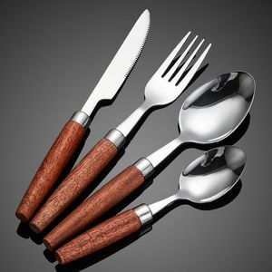 Juego de cubiertos de acero inoxidable con mango de madera, ideal para comidas diarias y una organización elegante de la mesa. - Product Image 1