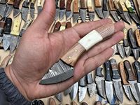 Couteau de chasse à lame fixe mini personnalisable OEM, lot de couteaux de poche à manche en bois en acier Damas pour usage industriel extérieur, pour détaillants