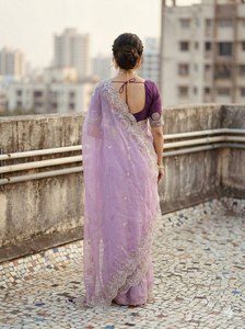 Sari indien traditionnel festif avec un travail de découpe Arco complexe et un C-Pallu brodé - Product Image 4