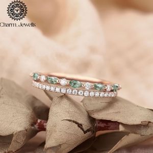 Anillo de Compromiso de Eternidad de Plata con Moissanita para Mujer Charm Jewels, Corte Cojín, Engaste de Garras, Certificado IGI, Clásico - Product Image 1