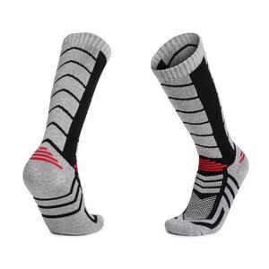 Chaussettes de sport de compression personnalisées pour hommes, vente en gros, chaussettes athlétiques respirantes pour la course à pied, la gym et l'entraînement - Product Image 5