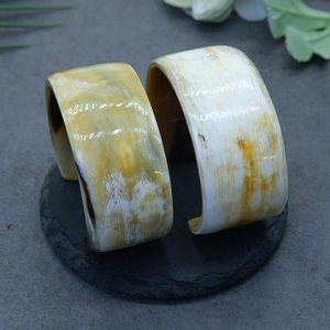 Pulseras de Cuerno de Búfalo Ecológicas de Primera Calidad, Hechas a Mano, con Bordes Lisos, Origen Uttar Pradesh, para el Mercado Internacional - Product Image 3