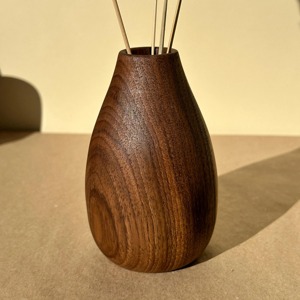 Jarrón de Nogal Hecho a Mano: Arte Rústico en Madera para Flores Secas - Product Image 6