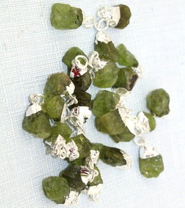 คอลเลกชัน August birthstone ravishing ข้อต่อขนาดเล็กหยาบ Peridot ทองเหลืองชุบทองขั้วต่อวงเดียว - Product Image 2