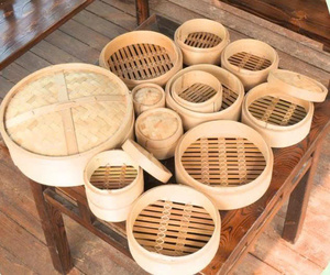 Cuiseur vapeur rond en bambou pour la cuisine, idéal pour les raviolis et la présentation - Product Image 1