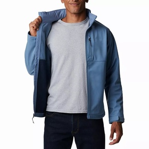 Chaqueta impermeable de softshell para hombre, resistente al viento, transpirable y ligera para senderismo en clima frío. - Product Image 4