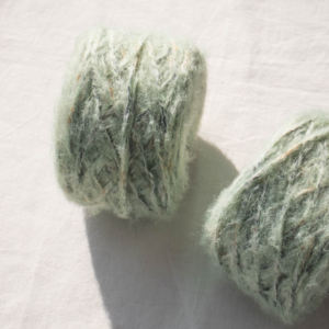 Fil à tricoter YARNA Tiger (70g) pour loisirs créatifs, décoration intérieure chaleureuse, durable, créatif, expérimental, éco-responsable, fibre douce et audacieuse - Product Image 4