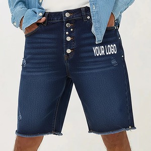 Pantalones cortos de mezclilla lavados de cintura alta para hombre con cierre de botones, detalles rasgados, estilo casual y logo en la espalda - Product Image 6