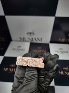 Anillo de Boda Personalizado con Letra, Moissanita VVS Iced Out, Chapado en Oro Rosa sobre Plata 925, con Acento de Rubí, Pasa Prueba de Diamante, Venta al por Mayor OEM - Product Image 2