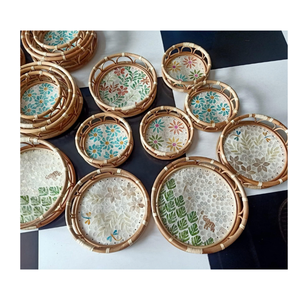 Plateau décoratif artisanal en coquillages écologiques avec finition mosaïque, en rotin naturel durable - Product Image 4