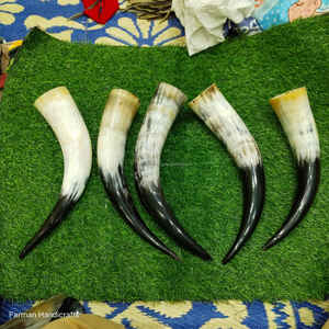 Corne à boire artisanale sud-africaine en corne de bœuf blanche, polie naturellement, style viking, au meilleur prix - Product Image 4