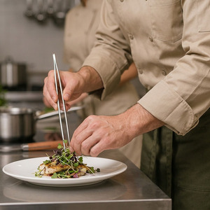 Ensemble d'uniformes de chef de cuisine : veste, pantalon, tablier, chapeau – en polyester et coton, respirant, anti-boulochage - Product Image 5