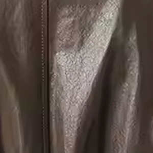 Chaqueta de Cuero de Alta Calidad para Mujer, Textura Suave, Cierre Resistente, Forro Cómodo, Logotipo Sólido y Elegante - Product Image 6